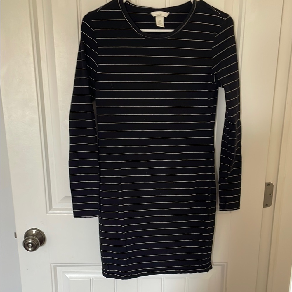 H&M Black and White Striped Long Sleeve Dress